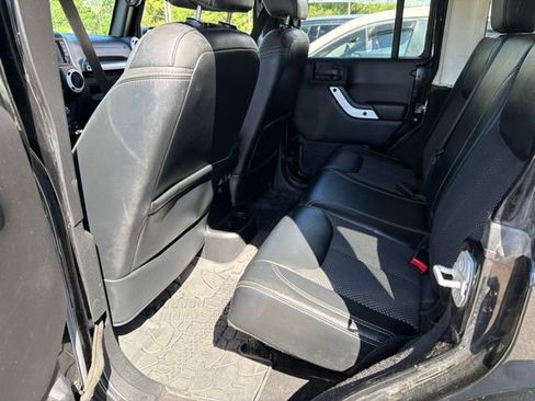 Used 2015 Jeep Wrangler Unlimited Sahara AWD/4WD image 10