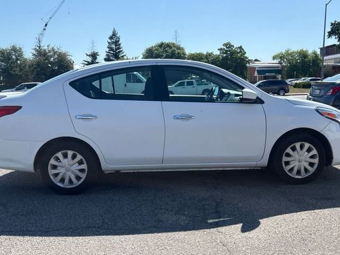 Used 2018 Nissan Versa SV FWD image 9