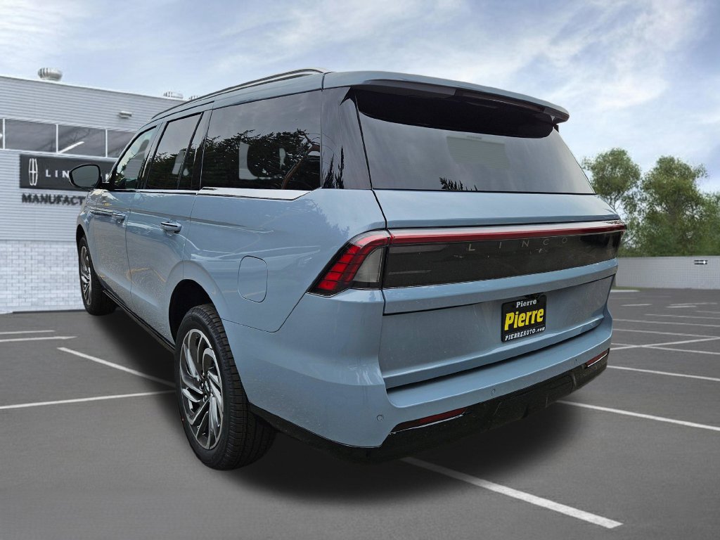 New 2027 Lincoln Navigator Reserve AWD/4WD image 3