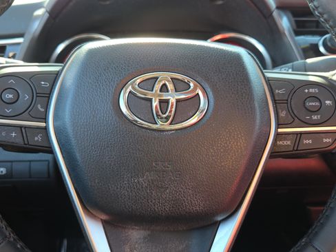 Used 2018 Toyota Camry XSE image 28