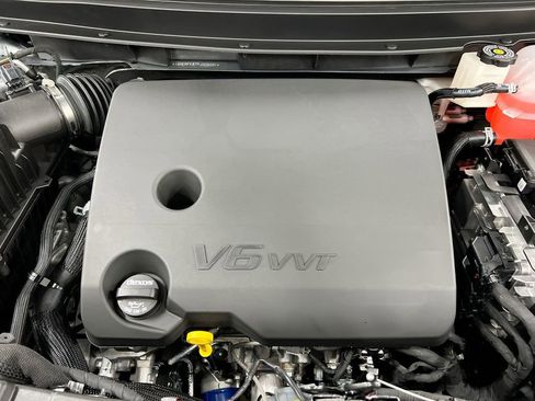 Used 2023 Chevrolet Traverse LS image 24