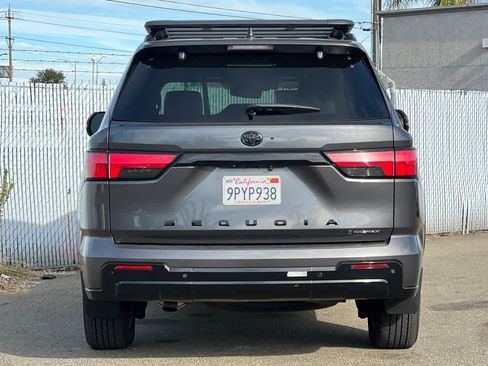 Used 2025 Toyota Sequoia Platinum AWD/4WD image 4