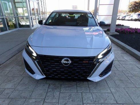 Used 2025 Nissan Altima 2.5 SR w/ SR Premium Package image 2