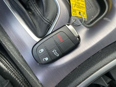 Used 2015 Dodge Charger SE w/ Sport Appearance Group image 33