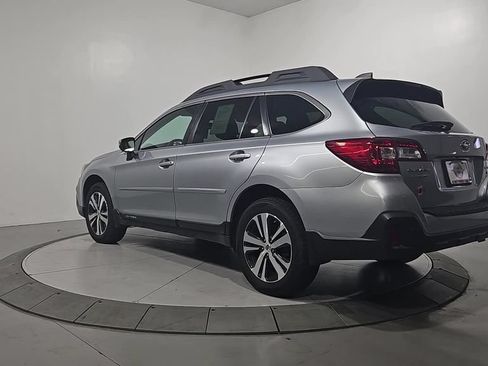 Used 2018 Subaru Outback 3.6R Limited AWD/4WD image 3