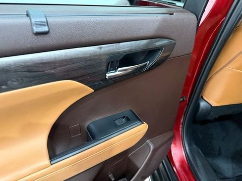 Used 2020 Toyota Highlander Limited Platinum image 19