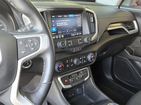 Used 2024 GMC Terrain SLT image 23