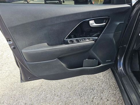 Used 2018 Kia Niro EX w/ Option Group 020 FWD image 15