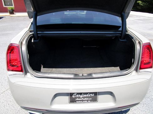 Used 2019 Chrysler 300 S image 25