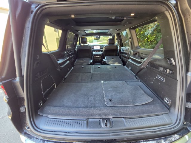 Used 2025 Jeep Wagoneer Series III w/ Premium Group I AWD/4WD image 41