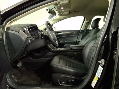 Used 2018 Ford Fusion SE w/ Fusion SE Technology Package FWD image 15