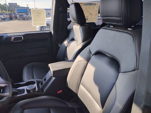 New 2025 Ford Bronco Outer Banks w/ Sasquatch Package image 33