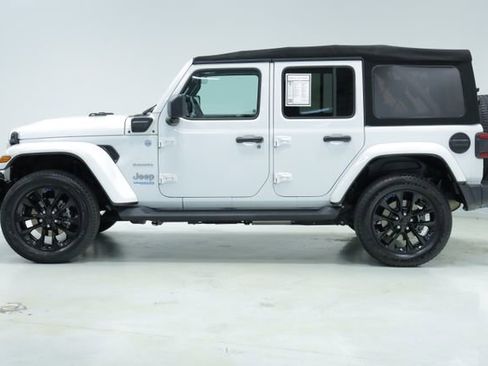 Used 2022 Jeep Wrangler Unlimited Sahara w/ Cold Weather Group image 4