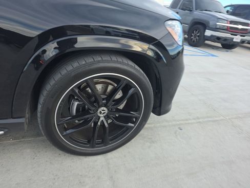 Used 2025 Mercedes-Benz GLS 450 4MATIC image 9