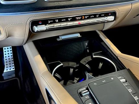 New 2026 Mercedes-Benz GLS 580 4MATIC image 17