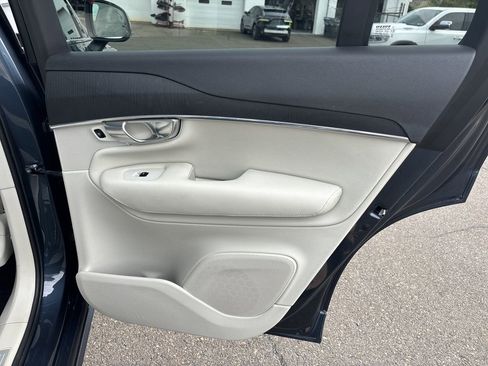 Used 2020 Volvo XC90 T6 Momentum image 17