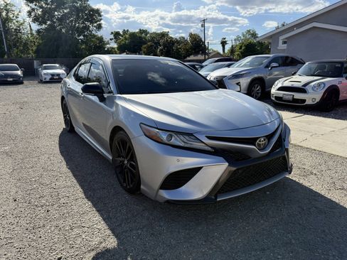 Used 2018 Toyota Camry XSE image 3