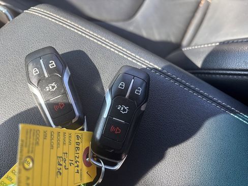 Used 2016 Ford Edge Titanium image 26