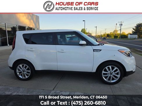 Used 2018 Kia Soul + FWD image 3