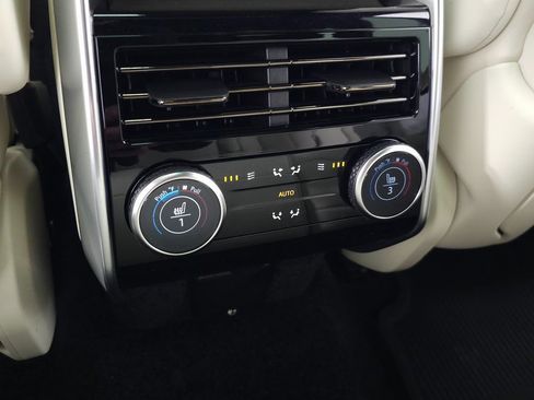 Certified 2025 Land Rover Range Rover SE AWD/4WD image 37