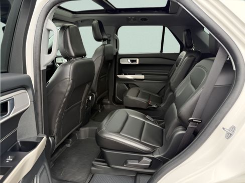 Used 2023 Ford Explorer XLT w/ Equipment Group 202A AWD/4WD image 5
