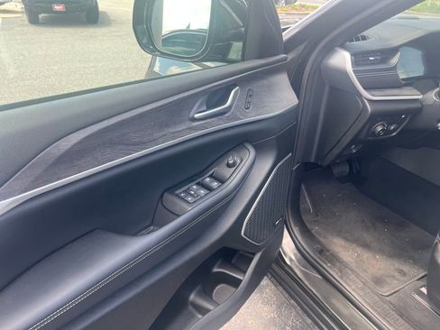 New 2024 Jeep Grand Cherokee Limited 4xe w/ Luxury Tech Group II image 2