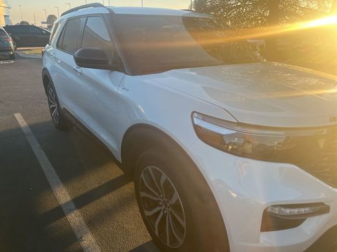 Used 2022 Ford Explorer ST-Line w/ Class IV Trailer Tow Package image 8