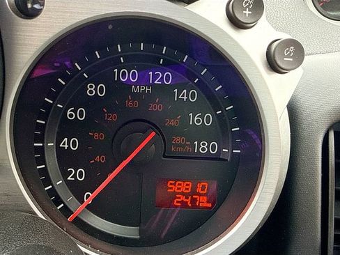 Used 2018 Nissan 370Z Touring Sport RWD image 12