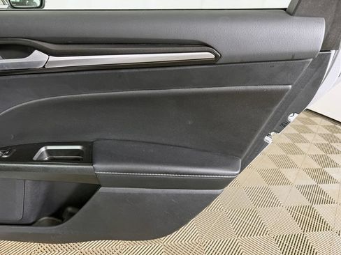 Used 2019 Ford Fusion Energi Titanium FWD image 25