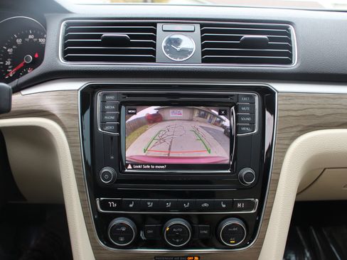 Used 2017 Volkswagen Passat 1.8T SE image 26