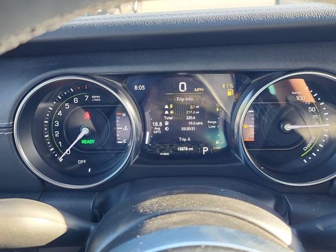 Used 2023 Jeep Wrangler Unlimited Sahara w/ Cold Weather Group AWD/4WD image 10