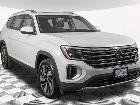 Used 2024 Volkswagen Atlas SEL AWD/4WD image 16