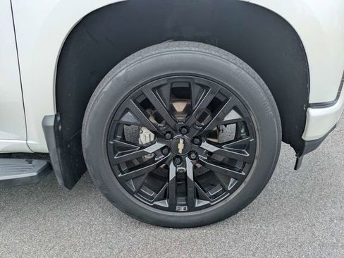 Used 2021 Chevrolet Silverado 1500 High Country w/ Technology Package AWD/4WD image 3