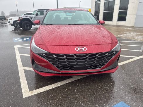 Used 2022 Hyundai Elantra SEL w/ Convenience + Premium Package image 4