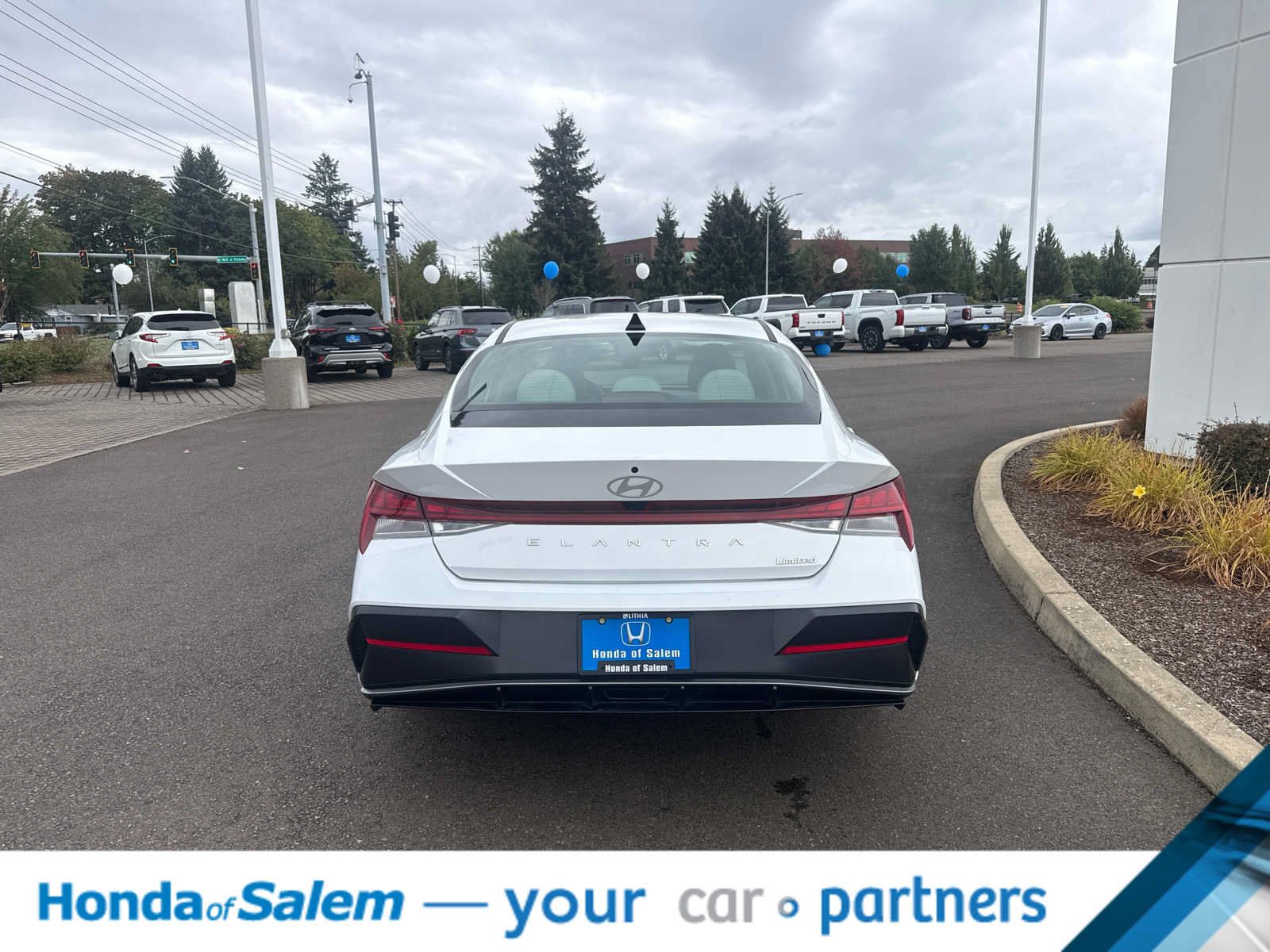 Used 2025 Hyundai Elantra Limited FWD image 6