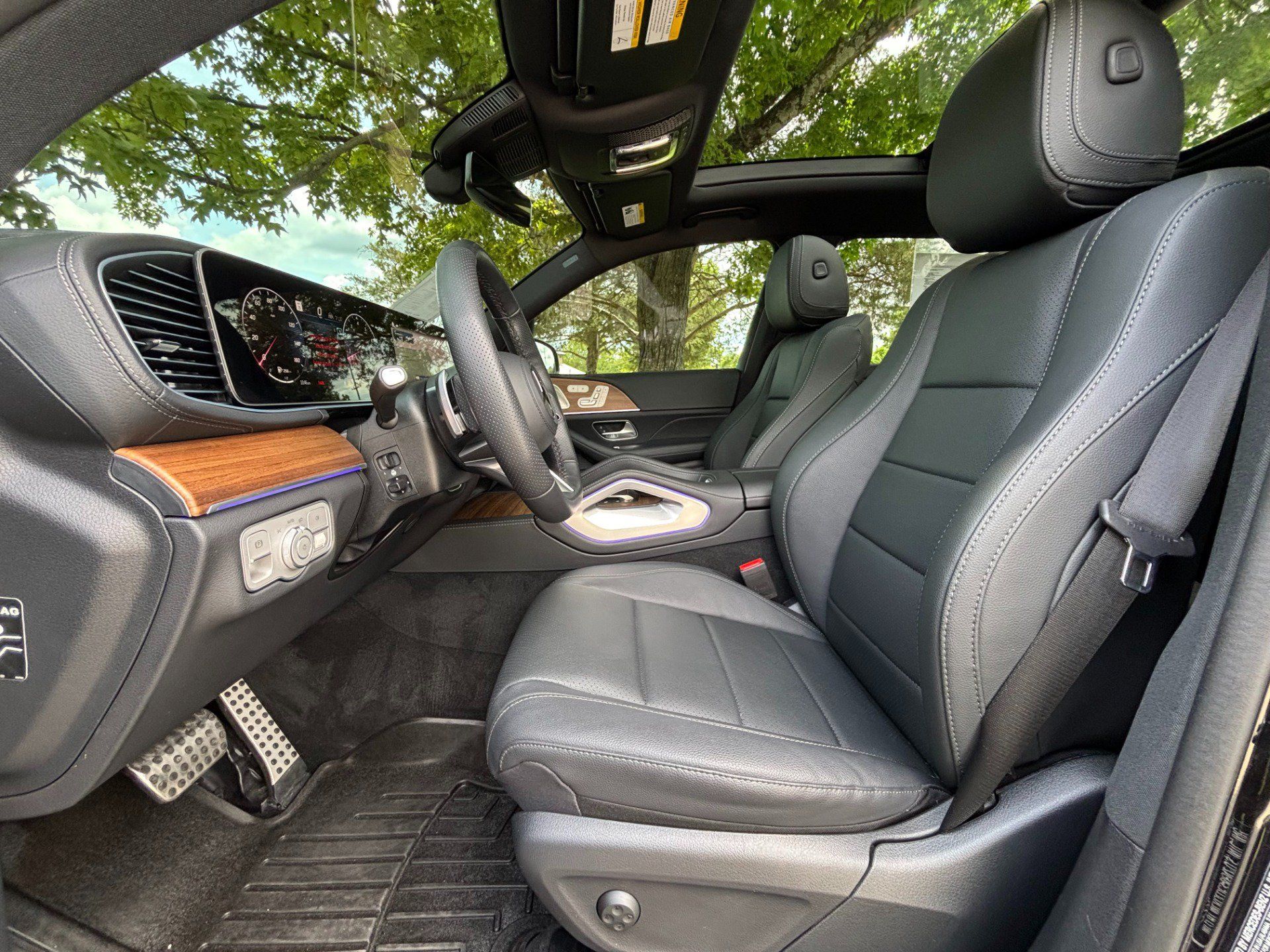 Used 2025 Mercedes-Benz GLS 450 4MATIC w/ AMG Line Exterior image 9