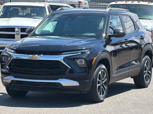 Used 2025 Chevrolet TrailBlazer LT AWD/4WD image 9