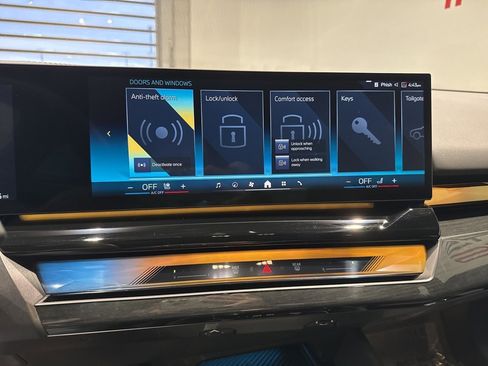 Used 2025 BMW i5 xDrive40 w/ Premium Package image 27