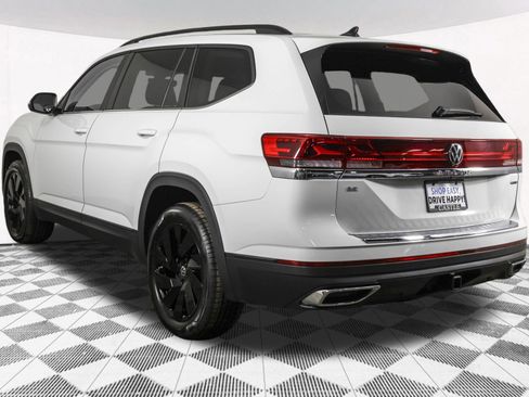 Used 2024 Volkswagen Atlas SE w/ Black Wheel Package image 17