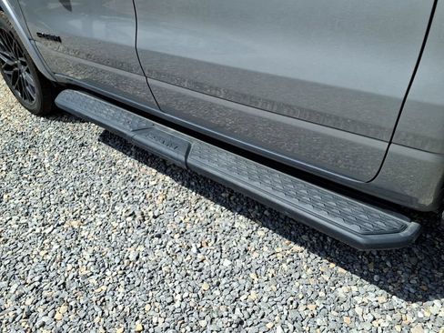 Used 2022 RAM 1500 Laramie AWD/4WD image 18