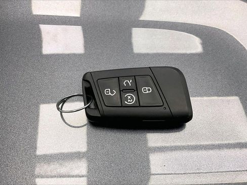 Used 2024 Volkswagen Taos SE image 10