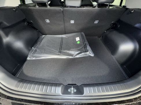 Certified 2025 Kia Niro SX Touring image 29