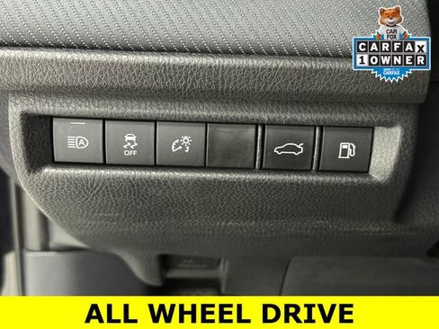 Used 2025 Toyota Camry SE w/ Convenience Package image 10