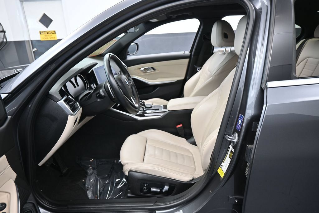 Used 2020 BMW 330i Sedan w/ Convenience Package RWD image 11