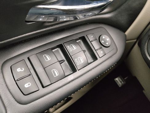 Used 2016 Dodge Grand Caravan SE image 27