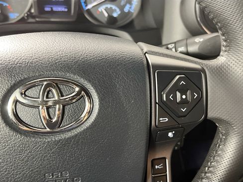Used 2019 Toyota Tacoma TRD Sport AWD/4WD image 20