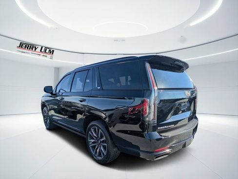 Used 2022 Cadillac Escalade Sport w/ Touring Package image 4