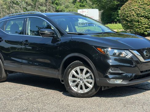 Certified 2022 Nissan Rogue Sport SV w/ Technology Package image 1
