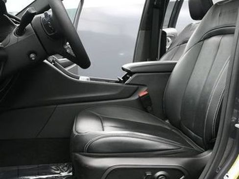 Used 2023 Jeep Grand Cherokee Overland AWD/4WD image 9