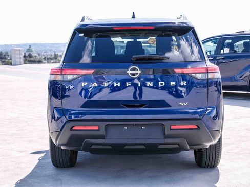 Used 2024 Nissan Pathfinder SV FWD image 5